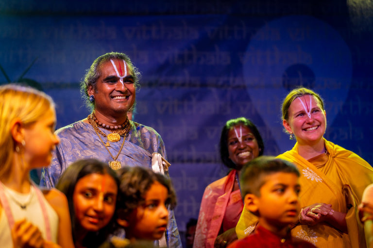 Maestro-bhakti-yoga-devocion