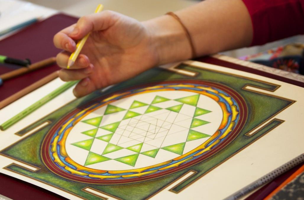 SRI YANTRA MEDITACIÓN PINTANDO