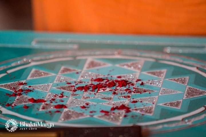 SRI YANTRA MEDITACIÓN PINTANDO